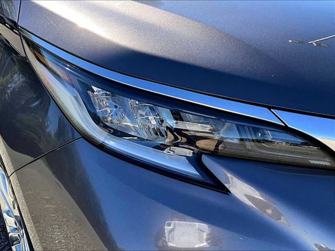 Used 2021 Toyota Sienna XSE image 34