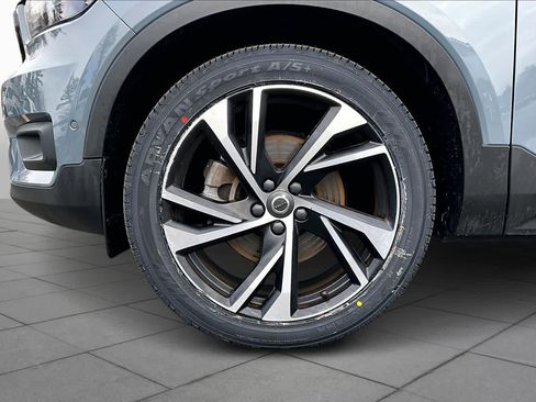 Certified 2022 Volvo XC40 T5 R-Design w/ Advanced Package image 10