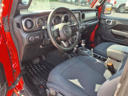 Used 2019 Jeep Wrangler Sport AWD/4WD image 4