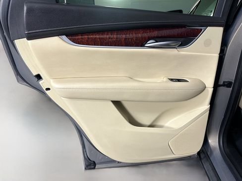 Used 2018 Cadillac XT5 Luxury w/ Driver Awareness Package image 26