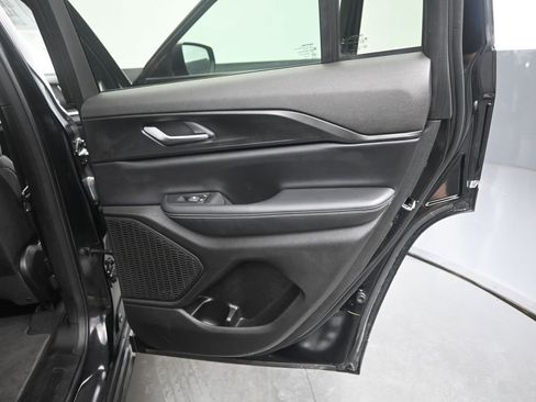 Used 2024 Jeep Grand Cherokee Laredo AWD/4WD image 16