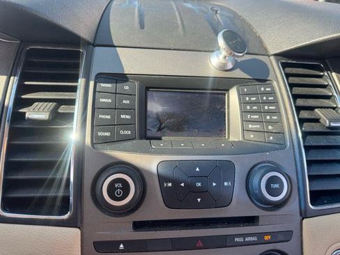 Used 2015 Ford Taurus SE FWD image 13