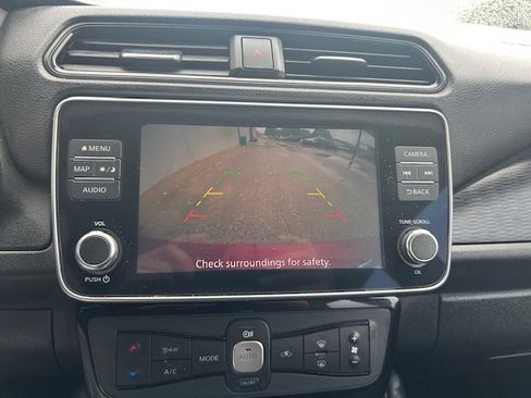 Used 2022 Nissan Leaf SV image 20
