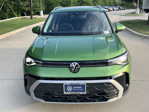 Used 2025 Volkswagen Taos SE FWD image 3