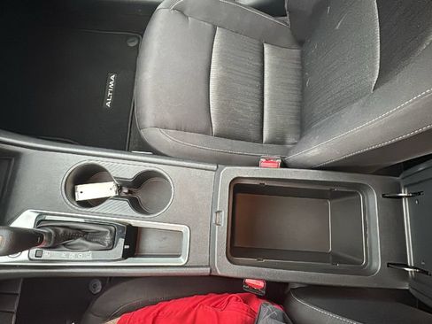 Used 2025 Nissan Altima 2.5 SV FWD image 22
