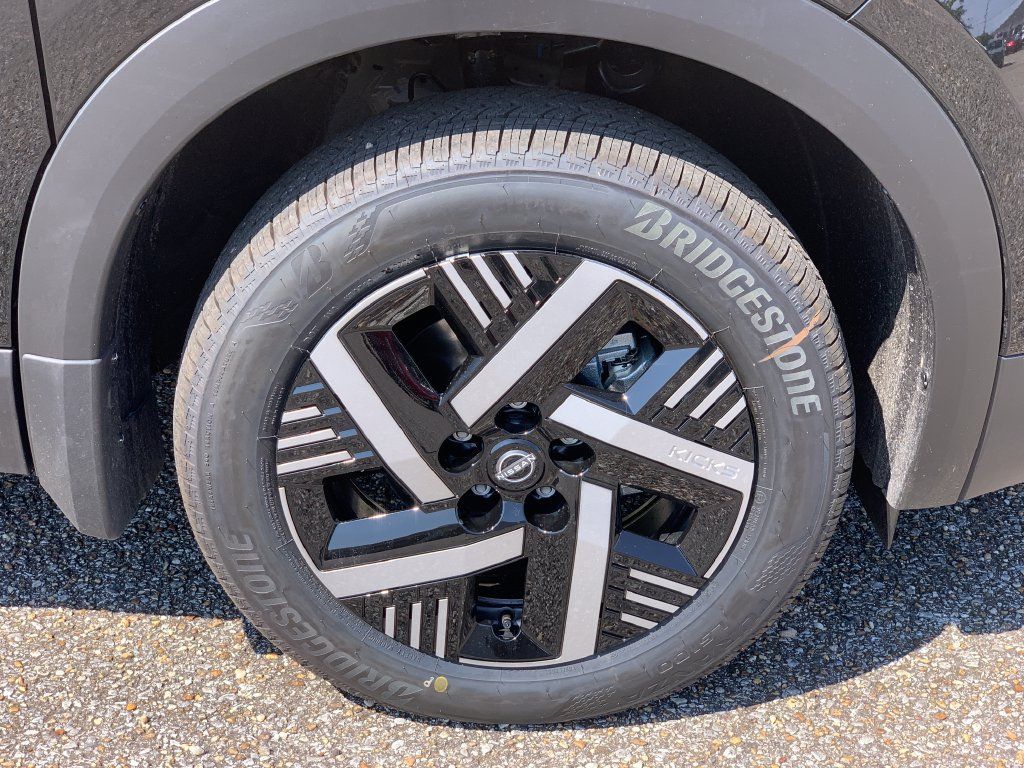 New 2027 Nissan Kicks SV w/ SV Premium Package FWD image 6