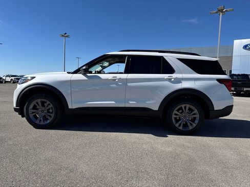 New 2026 Ford Explorer Active w/ Active Comfort Package image 3