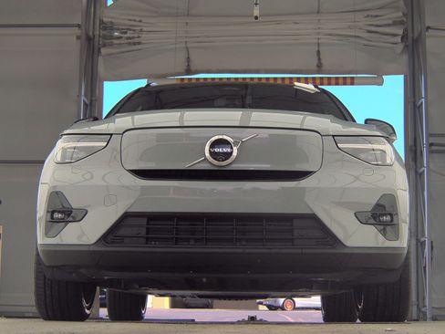 Used 2024 Volvo XC40 Recharge Ultimate AWD/4WD image 4