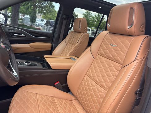 Used 2024 Cadillac Escalade Sport w/ LPO, ONYX Package RWD image 7