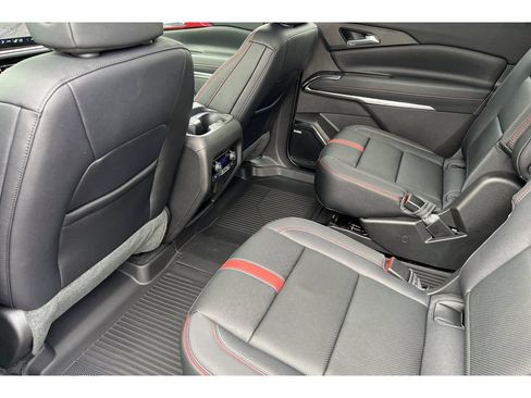 Used 2026 Chevrolet Traverse RS w/ LPO, Floor Liner Package AWD/4WD image 9