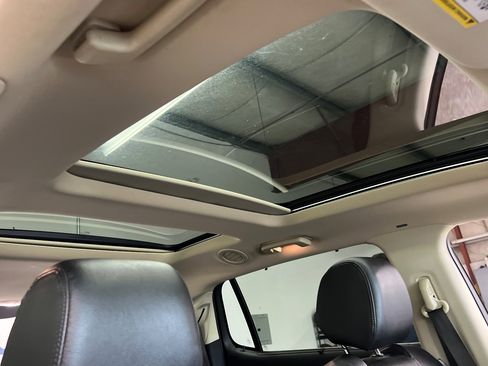 Used 2019 Lincoln MKT AWD image 17