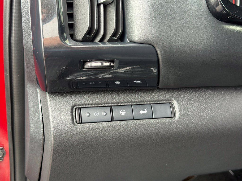 Used 2024 Nissan Pathfinder SV AWD/4WD image 26