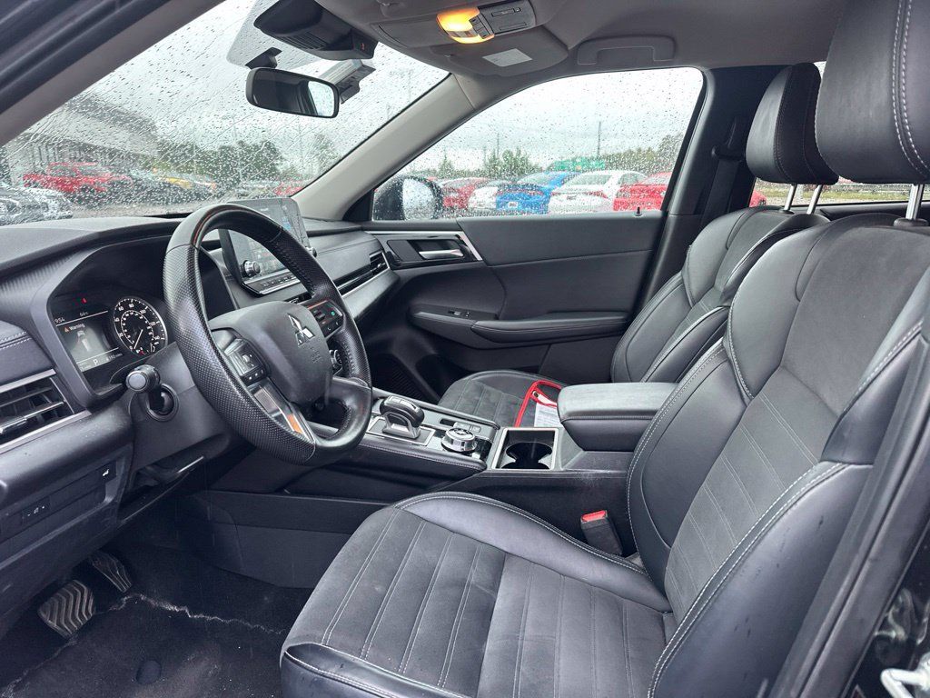 Used 2024 Mitsubishi Outlander SE AWD/4WD image 12