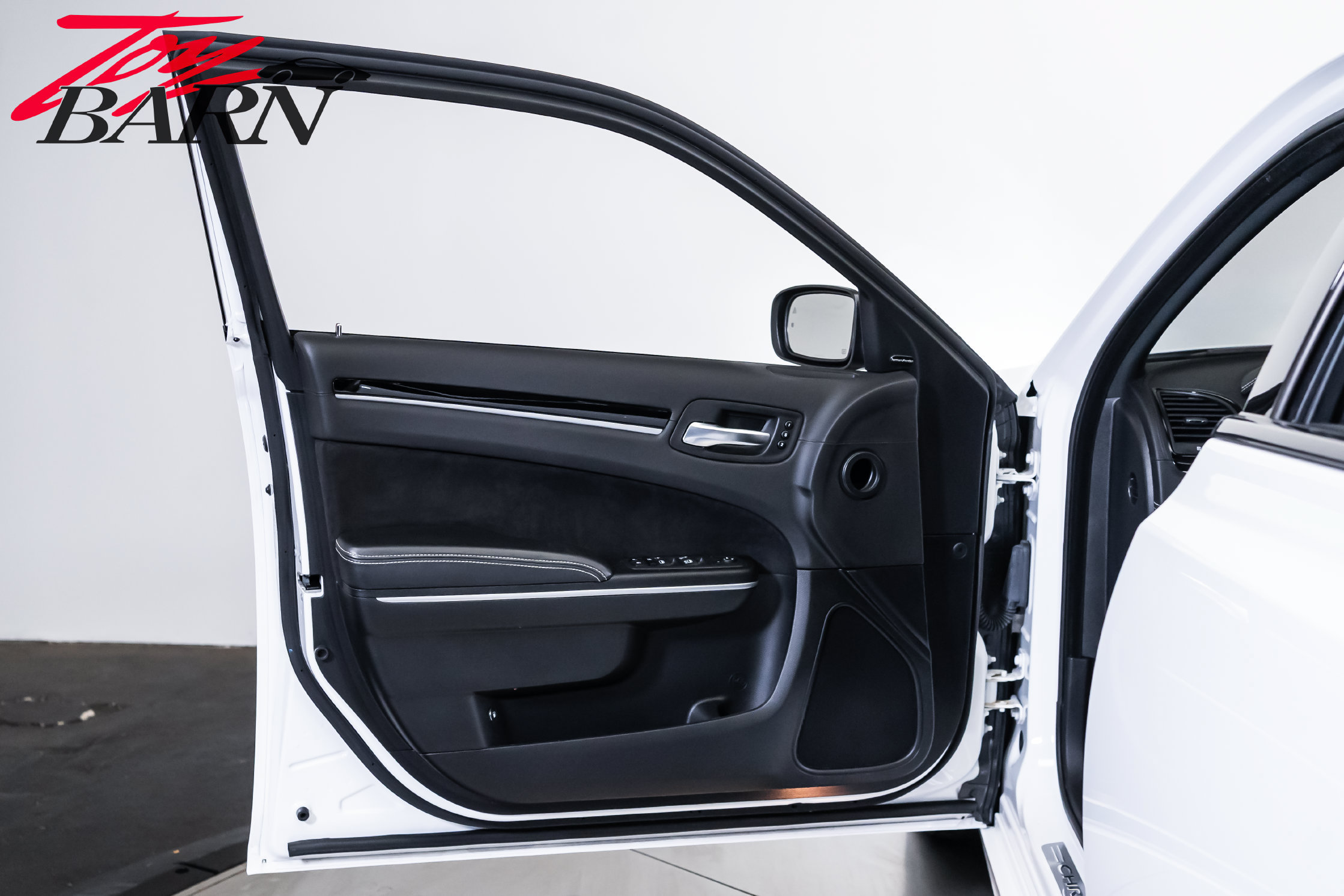 Used 2023 Chrysler 300 C RWD image 17