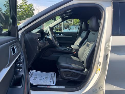 Used 2025 Ford Explorer ST-Line w/ Premium Package RWD image 10