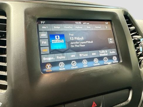 Used 2019 Jeep Cherokee Latitude Plus AWD/4WD image 15