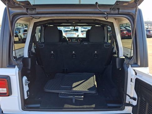 Used 2018 Jeep Wrangler Unlimited Sport S image 29