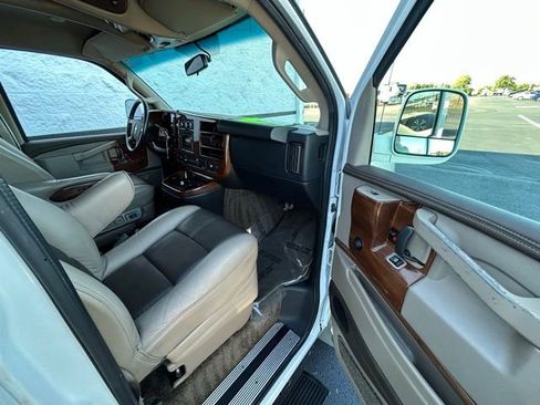 Used 2018 Chevrolet Express 2500 w/ Enhanced Convenience Package image 32