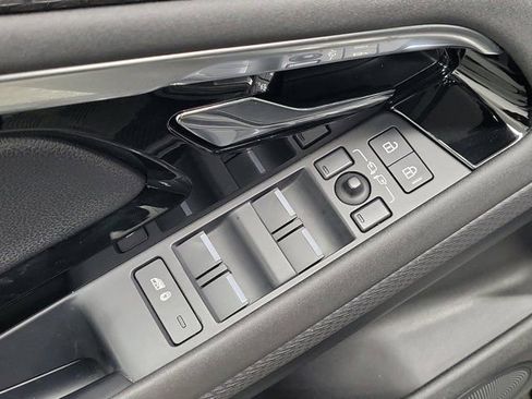 Used 2023 Land Rover Range Rover Evoque R-Dynamic S image 19