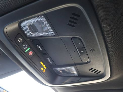 Used 2023 Chevrolet Traverse LT FWD image 31