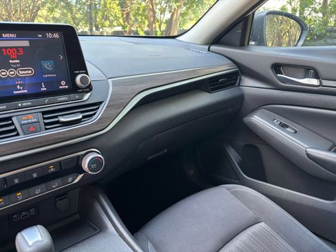 Used 2025 Nissan Altima 2.5 SV FWD image 35