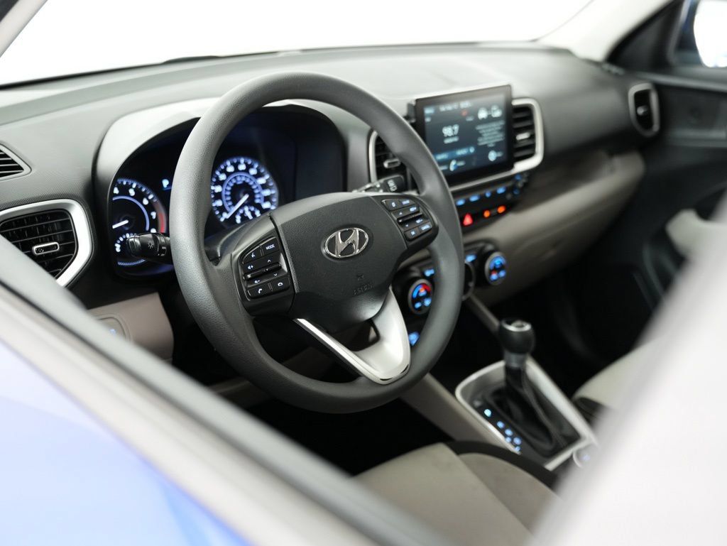 Used 2020 Hyundai Venue SEL FWD image 6