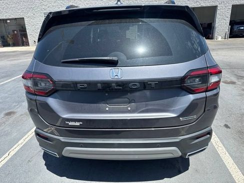 Used 2024 Honda Pilot Touring image 4