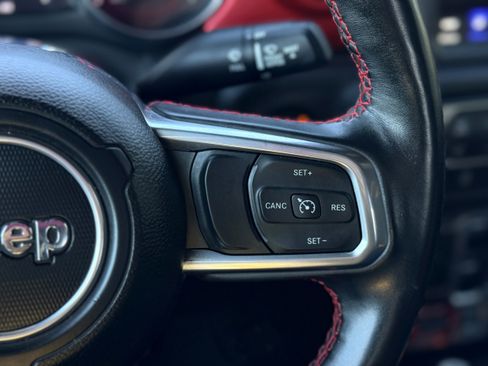 Used 2022 Jeep Gladiator Rubicon w/ Cold Weather Group image 13