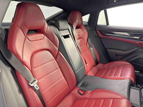 Used 2024 Porsche Panamera image 41