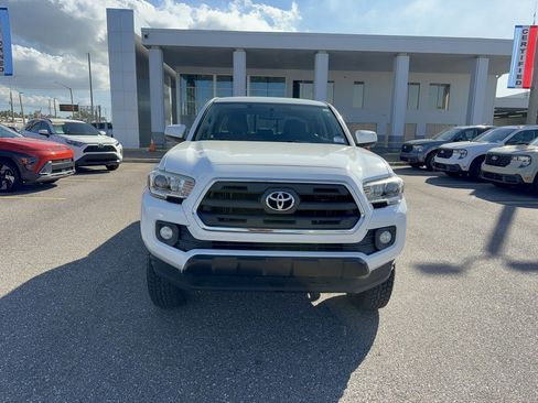 Used 2017 Toyota Tacoma SR5 image 3