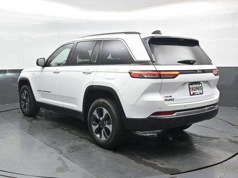 Used 2022 Jeep Grand Cherokee Limited 4xe w/ Luxury Tech Group II AWD/4WD image 9