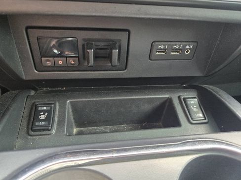 Used 2019 Nissan Titan SV w/ SV Convenience Package AWD/4WD image 28