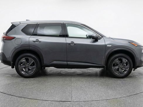 Used 2025 Nissan Rogue SV FWD image 11