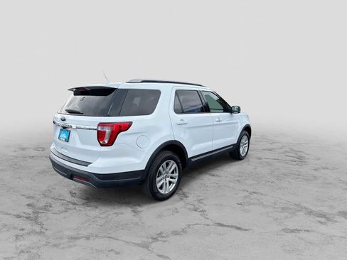 Used 2019 Ford Explorer XLT w/ Equipment Group 201A AWD/4WD image 8