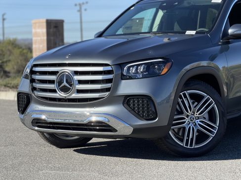 New 2026 Mercedes-Benz GLS 450 4MATIC image 3