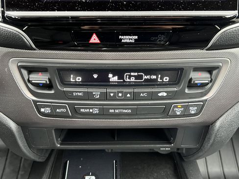 Used 2025 Honda Ridgeline Sport image 27