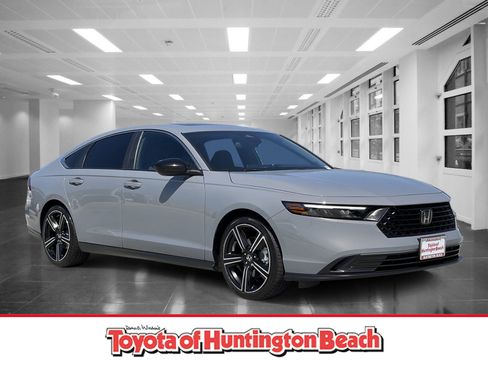 Used 2025 Honda Accord Sport image 1