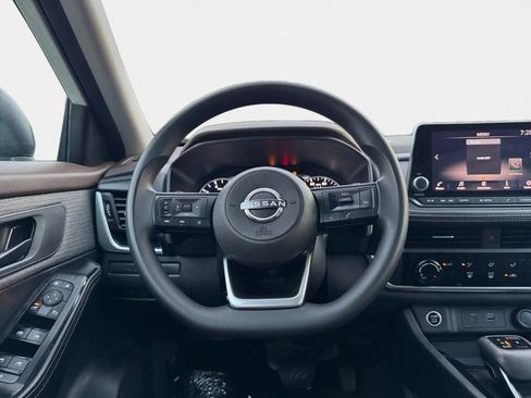 Used 2022 Nissan Rogue S FWD image 13