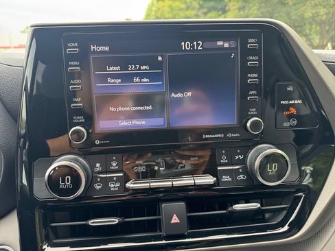 Used 2020 Toyota Highlander LE w/ Protection Package #3 AWD/4WD image 21