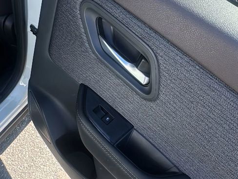 Used 2021 Nissan Rogue SV image 18