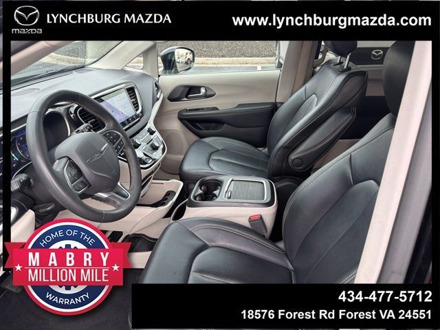 Used 2024 Chrysler Pacifica Touring-L FWD image 1