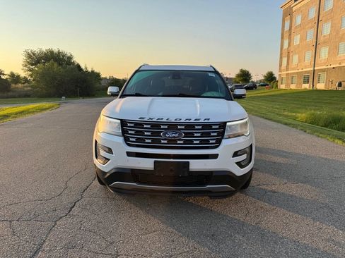 Used 2017 Ford Explorer Limited w/ Equipment Group 301A AWD/4WD image 13