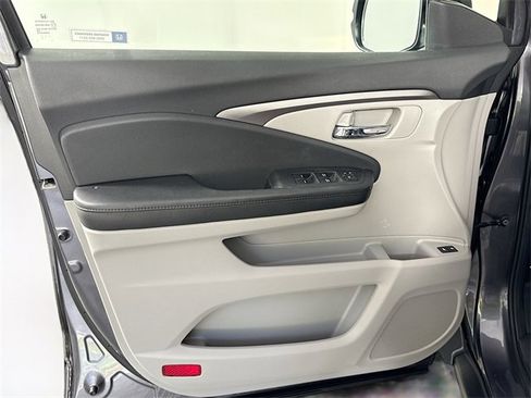 Used 2017 Honda Pilot EX-L image 3