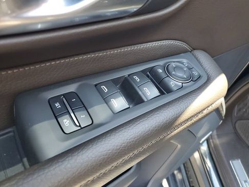 Used 2022 GMC Yukon XL Denali AWD/4WD image 9