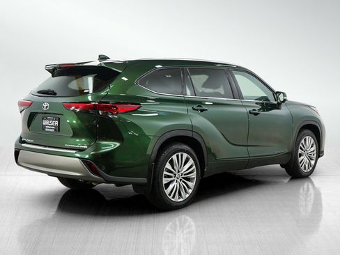 Used 2023 Toyota Highlander Platinum image 5