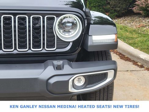 Used 2025 Jeep Wrangler Unlimited Sahara AWD/4WD image 10