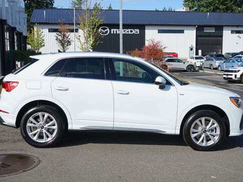 Used 2022 Audi Q3 2.0T Premium w/ Convenience Package image 2