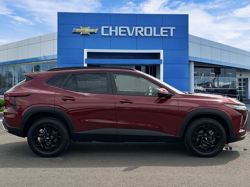 Certified 2024 Chevrolet Trax LT w/ Driver Confidence Package FWD image 5