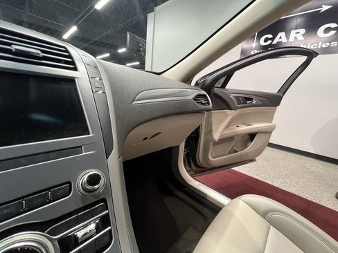 Used 2019 Lincoln MKZ Premiere image 40