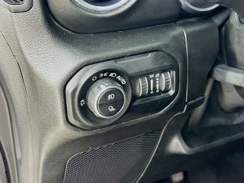 Used 2021 Jeep Gladiator Overland w/ Popular Equipment Package AWD/4WD image 13